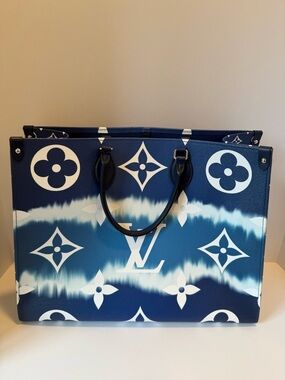 NWT Louis Vuitton Escale OnTheGo GM in the "Bleu" (blue) - Limited Edition